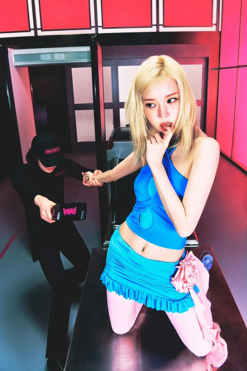 aespa和Jennie互相打招呼的简单介绍